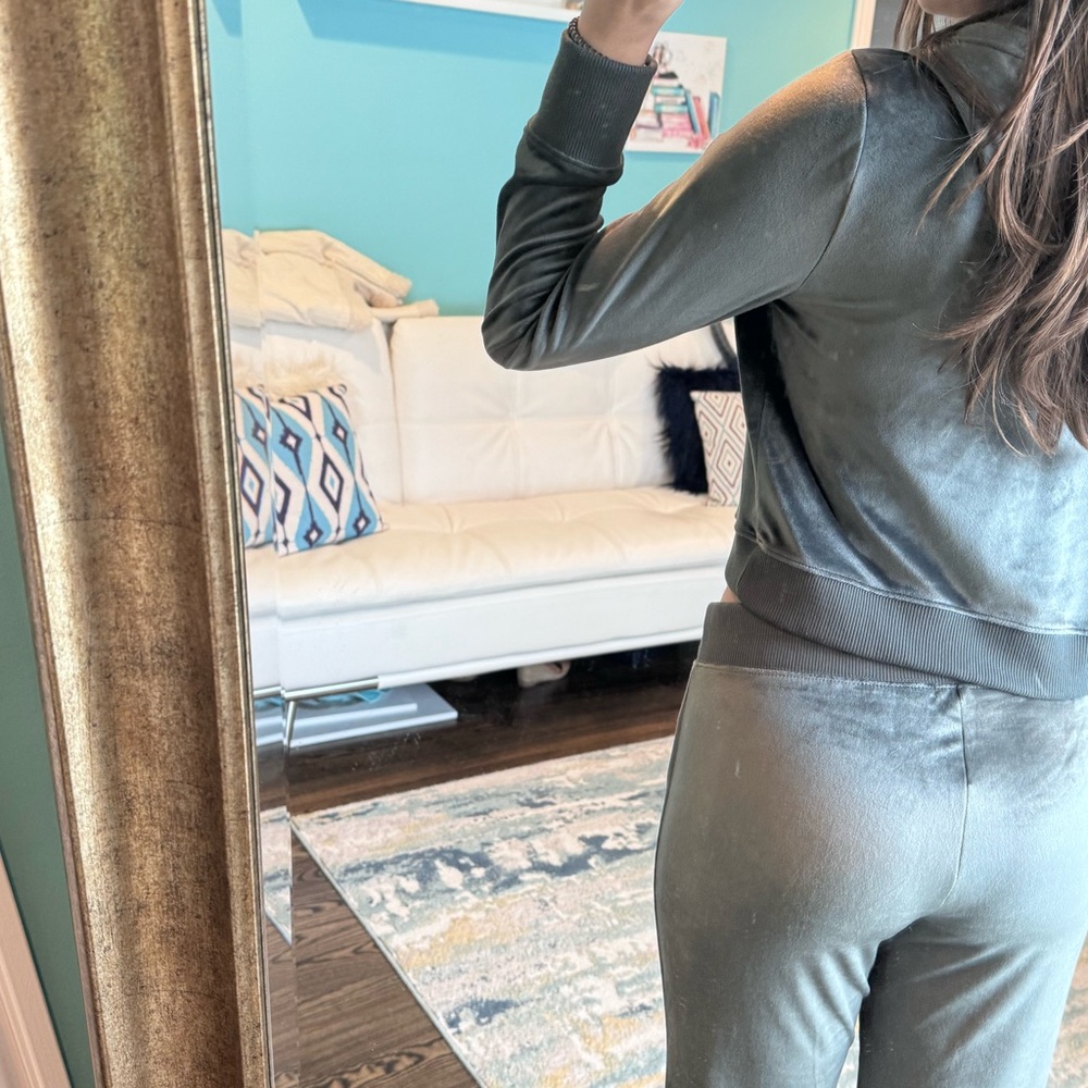 Aerie Shiny Black Straight Leg Pants & Hoodie Set - Picture 2 of 5